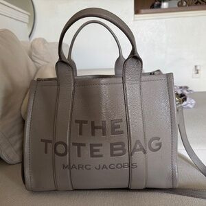 Marc Jacob’s Tote Bag in size Medium color Grey